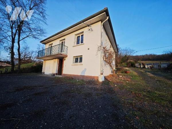 L'étude vous invite à découvrir cette maison individuelle construite en 1975 idéalement située ...