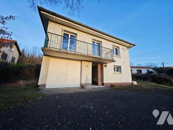 L'étude vous invite à découvrir cette maison individuelle construite en 1975 idéalement située ...