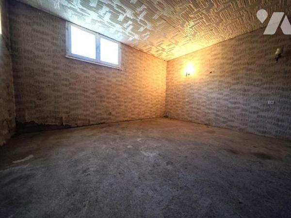 L'étude vous invite à découvrir cette maison individuelle construite en 1975 idéalement située ...