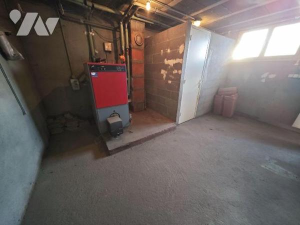 L'étude vous invite à découvrir cette maison individuelle construite en 1975 idéalement située ...