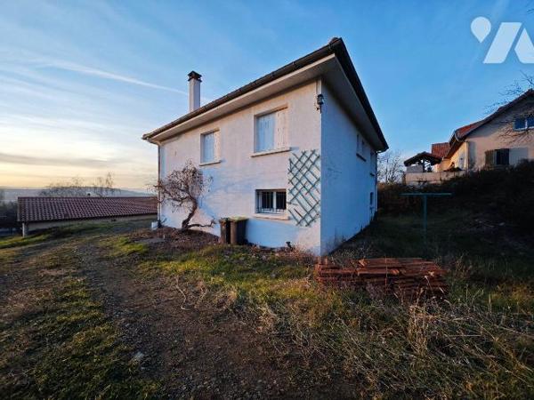 L'étude vous invite à découvrir cette maison individuelle construite en 1975 idéalement située ...