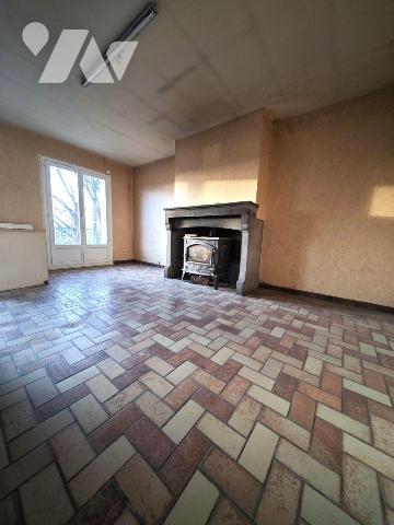 L'étude vous invite à découvrir cette maison individuelle construite en 1975 idéalement située ...