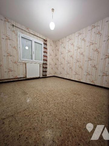 L'étude vous invite à découvrir cette maison individuelle construite en 1975 idéalement située ...