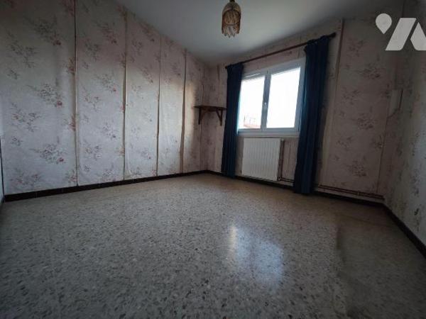 L'étude vous invite à découvrir cette maison individuelle construite en 1975 idéalement située ...