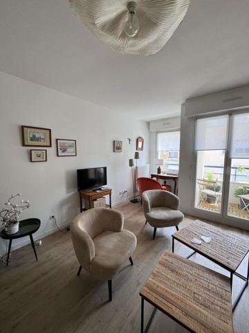 HAUTS-PAVÉS, Belle rénovation pour ce T3 avec ascenseur et box fermé !
