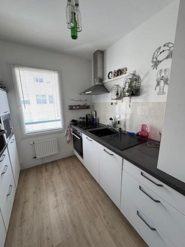 HAUTS-PAVÉS, Belle rénovation pour ce T3 avec ascenseur et box fermé !