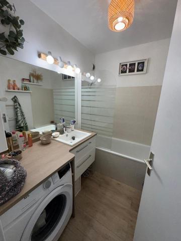 HAUTS-PAVÉS, Belle rénovation pour ce T3 avec ascenseur et box fermé !