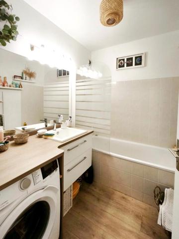 HAUTS-PAVÉS, Belle rénovation pour ce T3 avec ascenseur et box fermé !