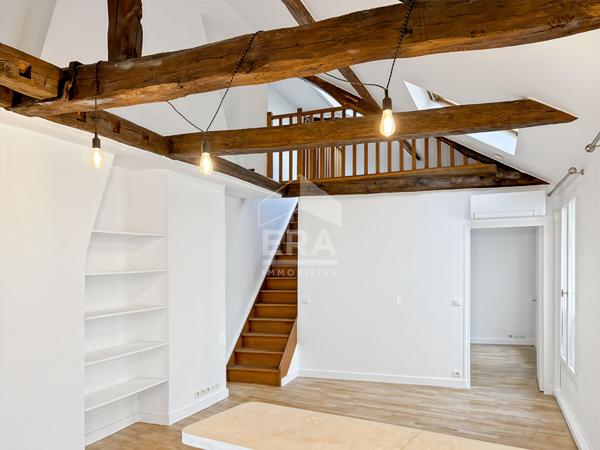 Charmant appartement rénové avec climatisation et poutres apparentes