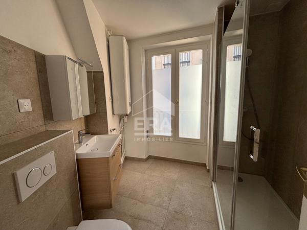Charmant appartement rénové avec climatisation et poutres apparentes