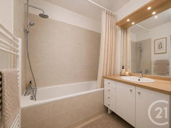 Appartement F3 à vendre  3 pièces - 66,72 m 2   SURESNES  - 92