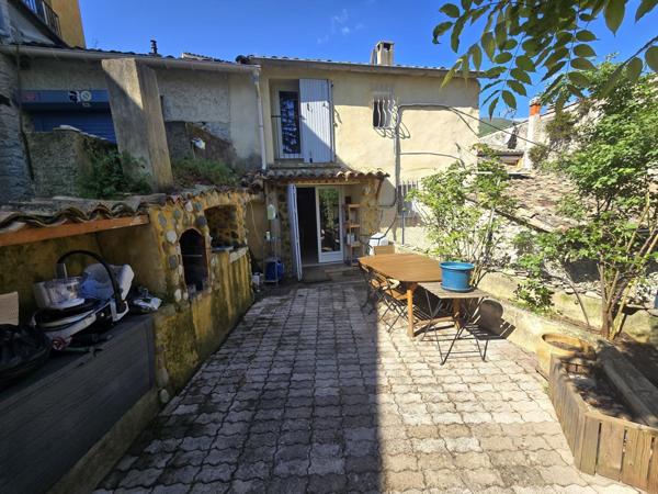 Charmante Maison de Village avec Extérieur et Parking Proche