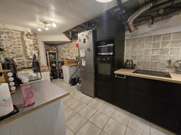 Charmante Maison de Village avec Extérieur et Parking Proche