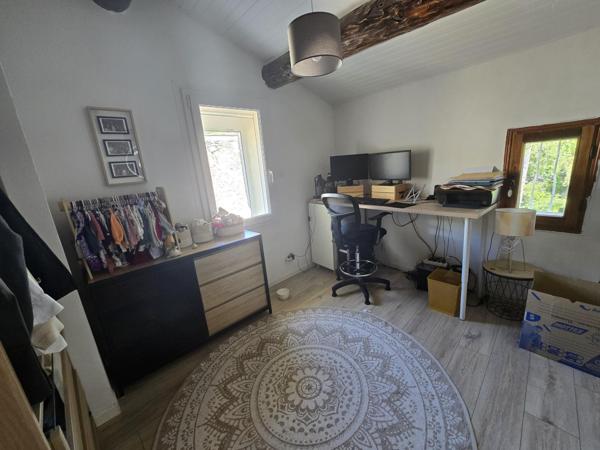 Charmante Maison de Village avec Extérieur et Parking Proche