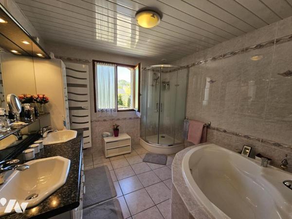 pavillon de plain-pied sur  sous-sol complet