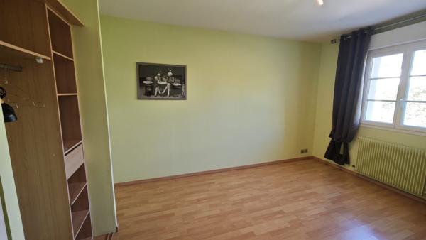 À vendre - Maison traditionnelle, 6 pièces située à Tours (37100)