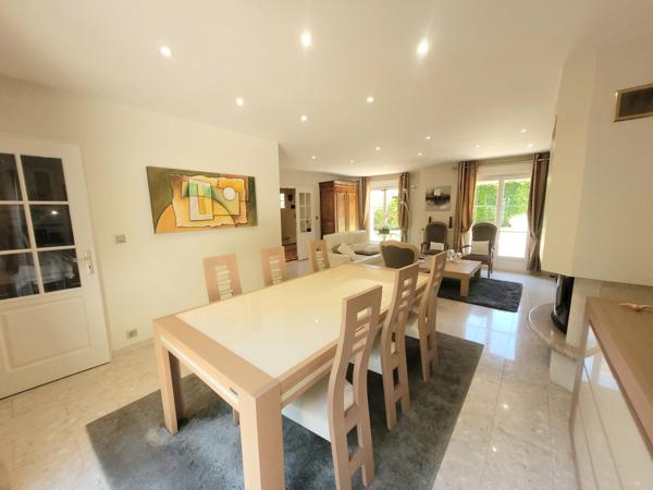 À vendre - Maison traditionnelle, 6 pièces située à Tours (37100)