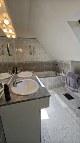 À vendre - Maison traditionnelle, 6 pièces située à Tours (37100)