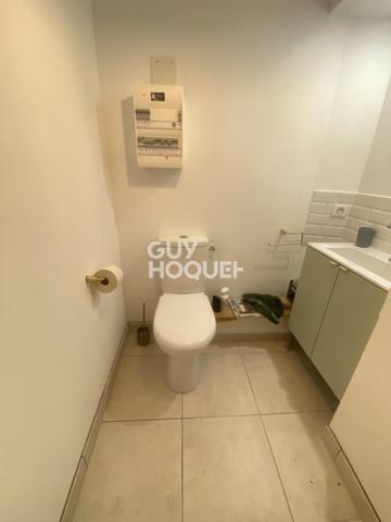 Maison à louer de 5 pièces de 231 m² à 1500€ HC