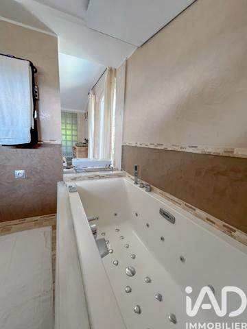 Maison à vendre 9 pièces 245 m² Cogolin