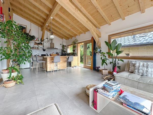 A vendre- Chalet d'exception tout en bois avec vue panoramique sur la chaîne Aravis