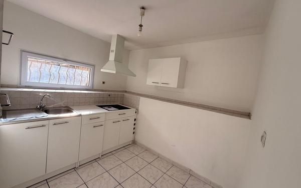 Appartement à louer    2 pièces • 42 m2 Marignane