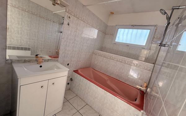 Appartement à louer    2 pièces • 42 m2 Marignane