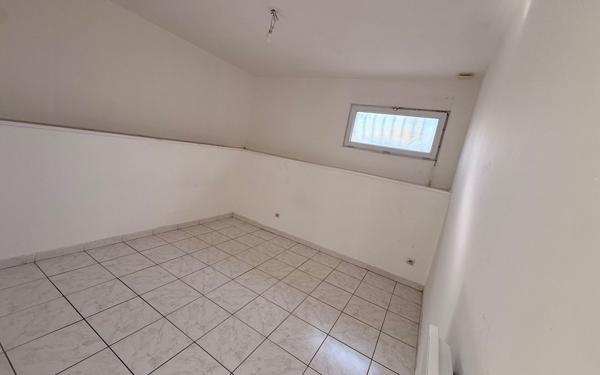 Appartement à louer    2 pièces • 42 m2 Marignane