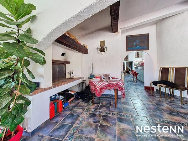 Propriété d'exception à Grimaud ? 600 m² de potentiel avec 3 piscines et plus de 7000 m² de terrain