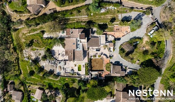 Propriété d'exception à Grimaud ? 600 m² de potentiel avec 3 piscines et plus de 7000 m² de terrain