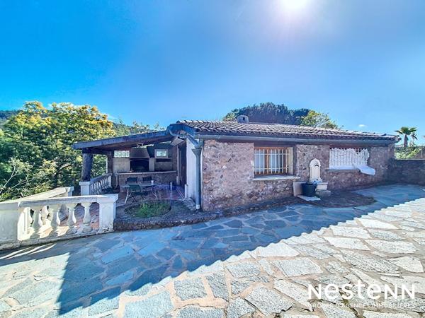 Propriété d'exception à Grimaud ? 600 m² de potentiel avec 3 piscines et plus de 7000 m² de terrain