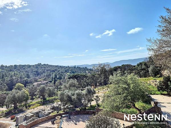 Propriété d'exception à Grimaud ? 600 m² de potentiel avec 3 piscines et plus de 7000 m² de terrain