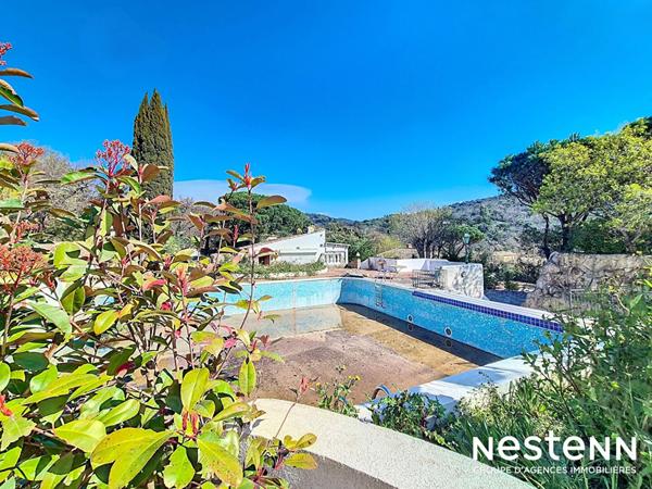 Propriété d'exception à Grimaud ? 600 m² de potentiel avec 3 piscines et plus de 7000 m² de terrain