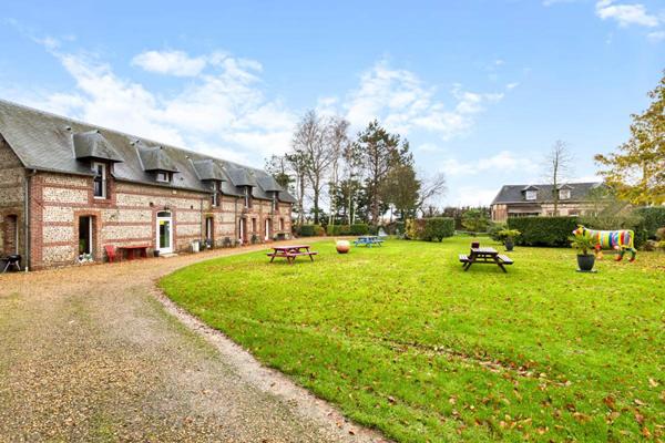 Clos masure avec habitation, chambres d'hôtes, gîte et garage-atelier