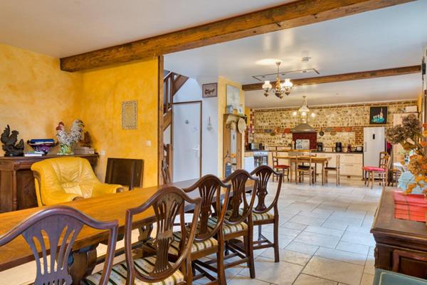 Clos masure avec habitation, chambres d'hôtes, gîte et garage-atelier