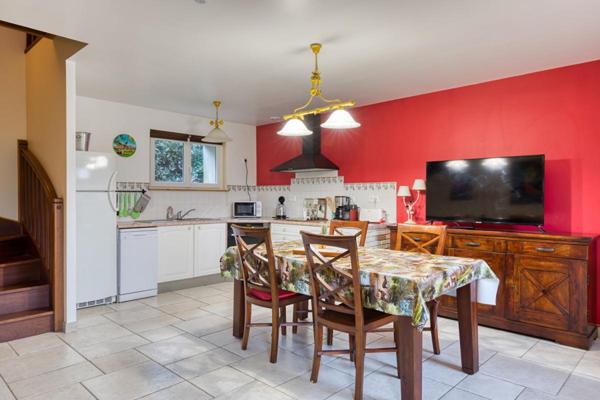 Clos masure avec habitation, chambres d'hôtes, gîte et garage-atelier