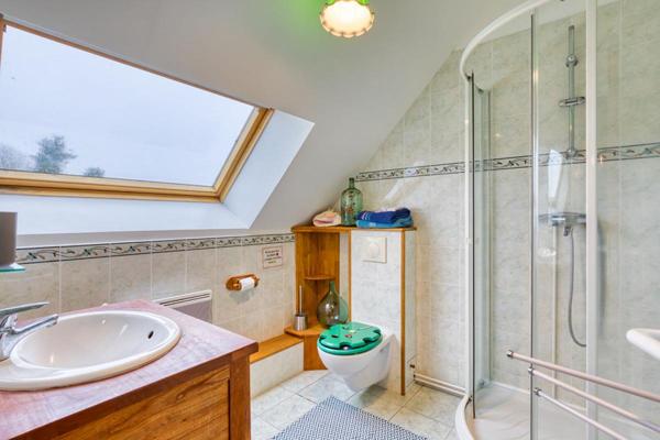 Clos masure avec habitation, chambres d'hôtes, gîte et garage-atelier