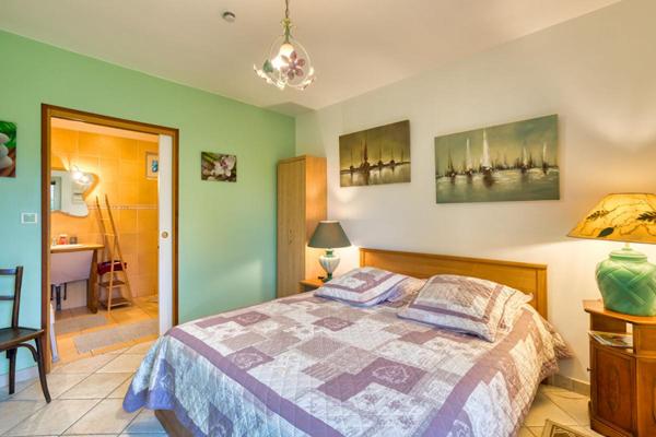 Clos masure avec habitation, chambres d'hôtes, gîte et garage-atelier