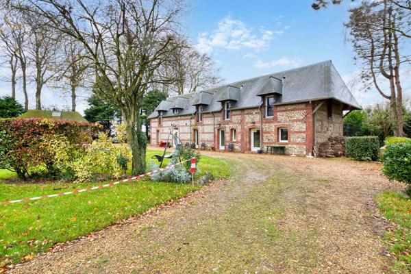 Clos masure avec habitation, chambres d'hôtes, gîte et garage-atelier