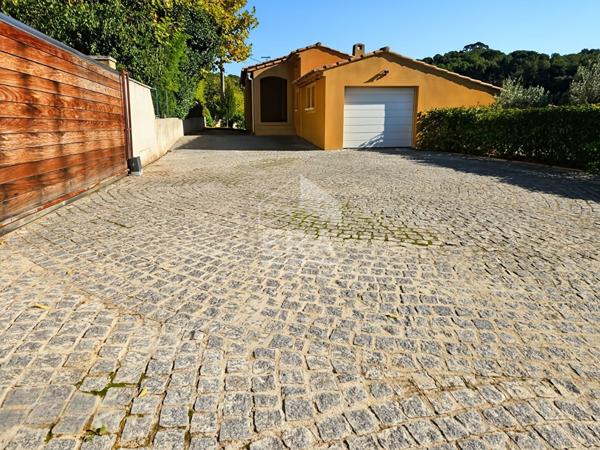 MARSEILLE LIMITE SEPTEMES LES VALLONS  -  Villa de 162m2 sur parcelle de 1230m2 avec garage et piscine