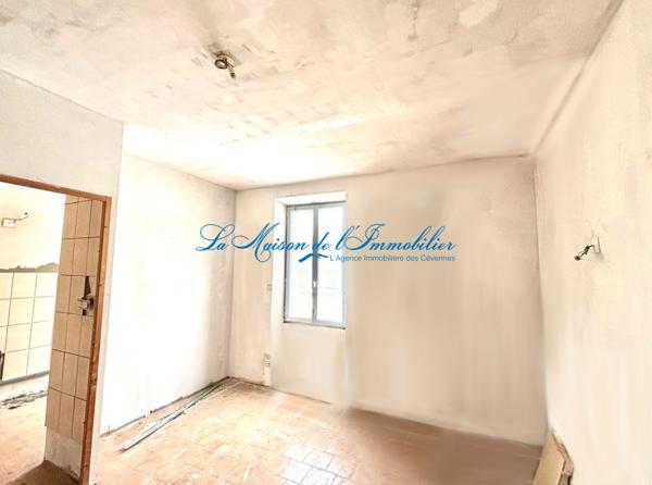 QUISSAC, idéal investisseur, maison de village F3/F4 plus local commercial sur 320 m² de terrain