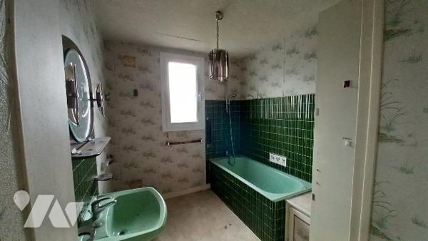 Un pavillon de plain-pied en lotissement.