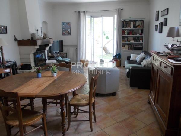 a saisir à bessines belle maison en parfait état.