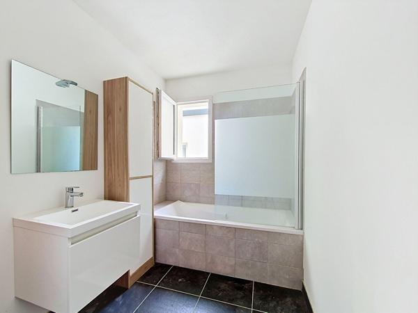 MONTREUIL JUIGNE - Maison de 2020, économique et fonctionnelle !