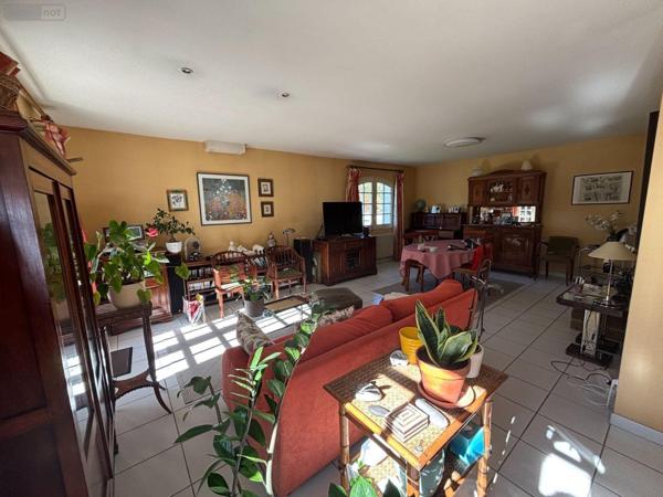 Maison individuelle à vendre à Blanquefort en Gironde (33290), ref : 032/1659   
Tanais