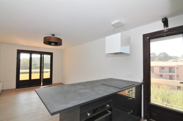 Saint-Raphaël (83700) Saint-Raphaël LE DRAMONT, Location T2 39M2 avec terrasse, balcon et loggia