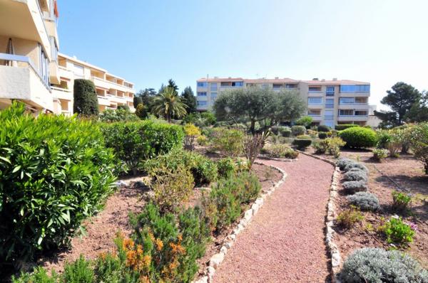 Saint-Raphaël (83700) Saint-Raphaël LE DRAMONT, Location T2 39M2 avec terrasse, balcon et loggia