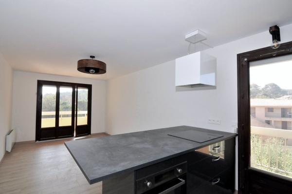 Saint-Raphaël (83700) Saint-Raphaël LE DRAMONT, Location T2 39M2 avec terrasse, balcon et loggia