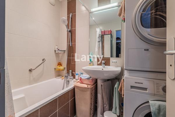 Parking + annexe + parking + appartement