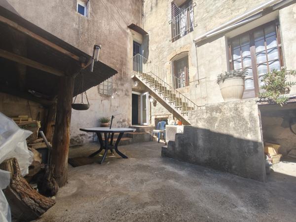 Saint-Pargoire (34230) Maison de villageT5 de 120m2 avec garage, cours exterieure possibilités de diviser